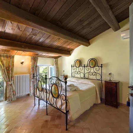 Collepere Country house *
